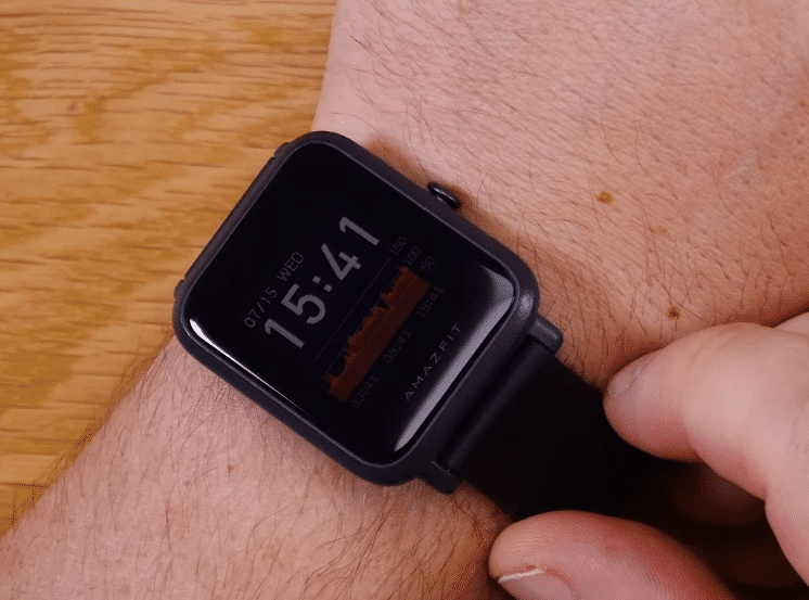 Amazfit Bip S am Handgelenk