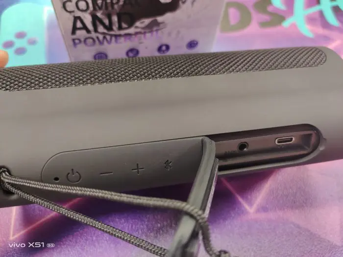 Tronsmart Force 2 Anschlüsse hinter der Gummikappe