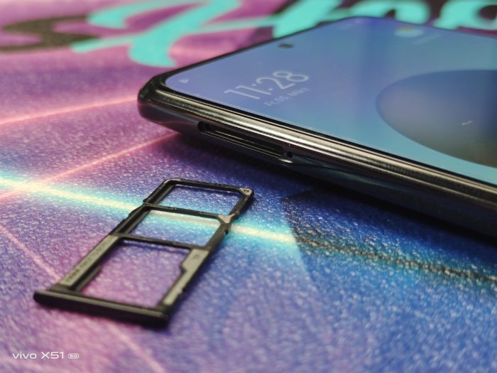 Xiaomi Redmi Note 10 Pro seitlicher Blick auf den Sim Karten Slot