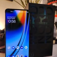 OnePlus Nord 2 Test Frontansicht & Verpackung