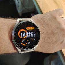 Huawei Watch 3 Pro Draufsicht am Handgelenk