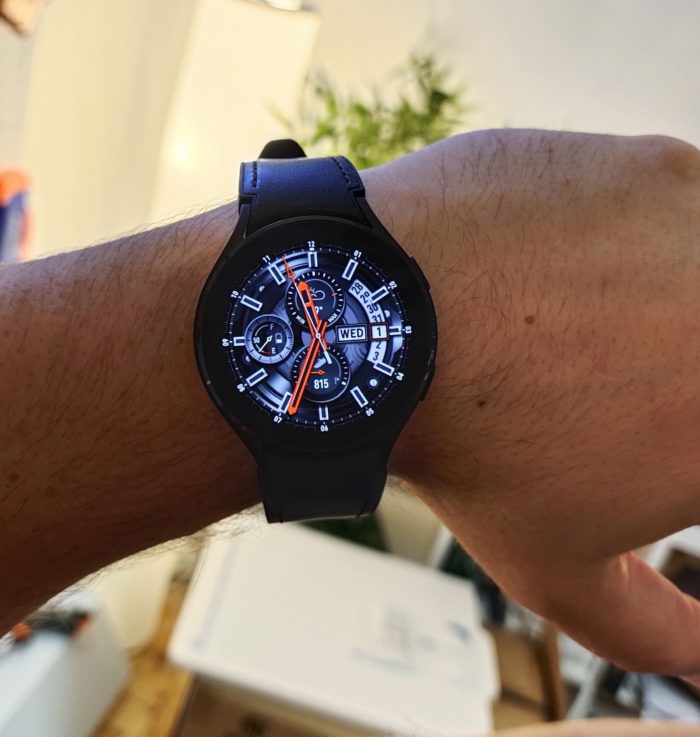 Samsung Galaxy Watch 4 Sitz am Handgelenk