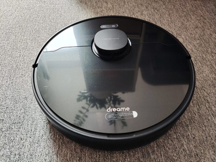 Dreame Bot D9 Max vacuum cleaner on the carpet