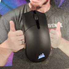 Corsair Sabre RGB Pro Wireless Ansicht von oben, Mausrad , RGB Beleuchtung