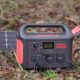 Jackery Explorer 1000 – Große Powerstation/Solargenerator mit 1002Wh (2x 230V Schuko, bis 2000W Peak, LED-Licht)