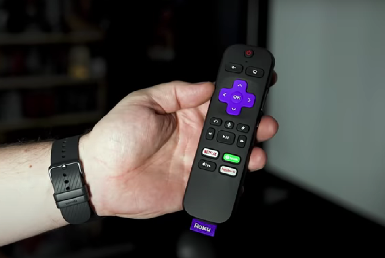 Roku Streaming Stick 4K in der Hand
