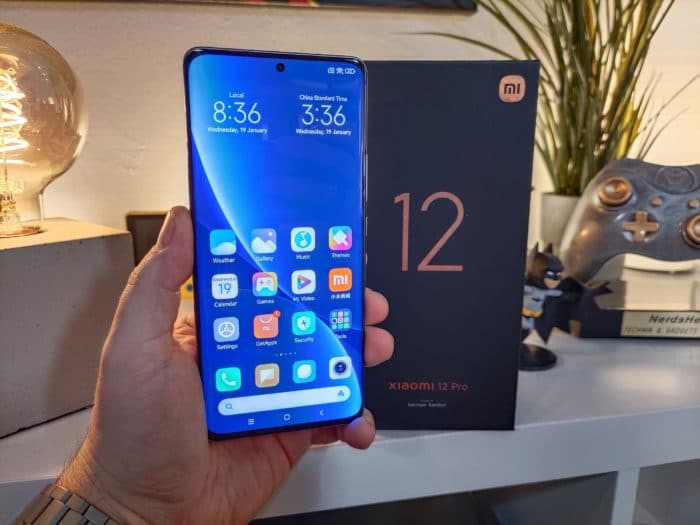 Xiaomi 12 Pro Test Vorderseite und Verpackung