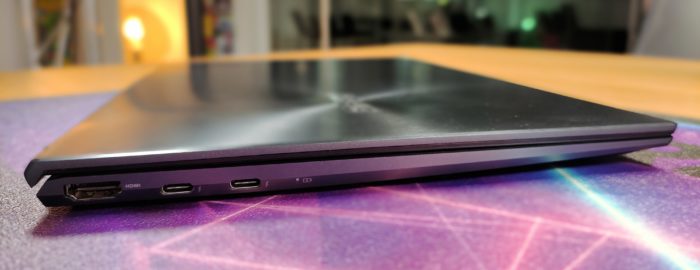 ASUS ZenBook 13 OLED UX325EA seitliche Ansicht