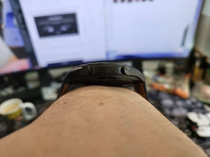 Xiaomi Watch S1 seitliche Ansicht am Handgelenk