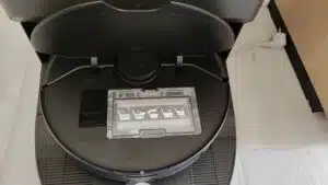 Roborock S7 MaxV Ultra Staubauffangbehälter oben im Roby