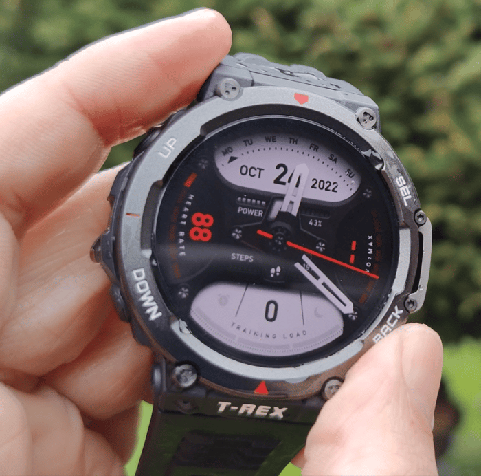 Amazfit T-Rex 2 Test & Review Smartwatch in der Hand