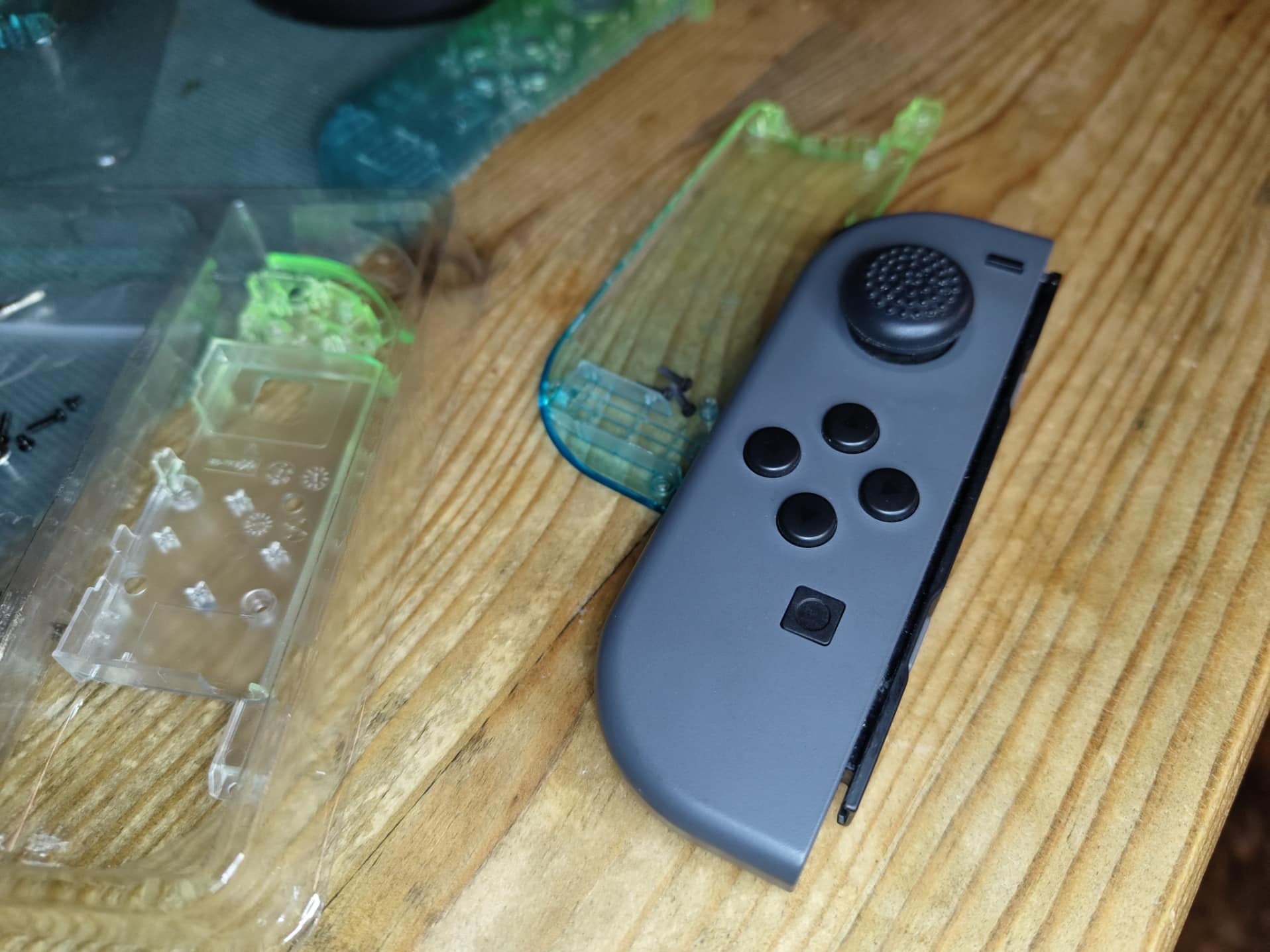 Nintendo Switch Schrauben-Set kaufen, günstig & schnell