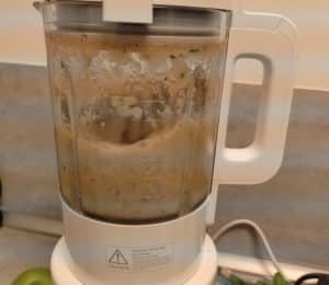 Xiaomi Smart Blender beim mixen eines Smoothies