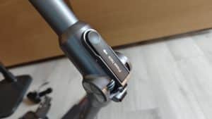 JIMMY H10 Pro Button um das Rohr zu knicken