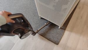 JIMMY H10 Pro mit Knickbaren Rohr um unter die Möbel zu kommen ohne sich zu bücken