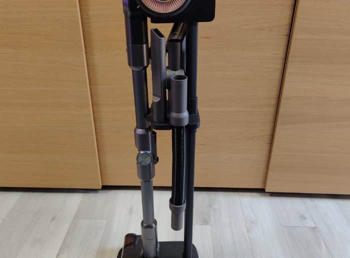 JIMMY H10 Pro mit praktischer Ablage für das Zubehör