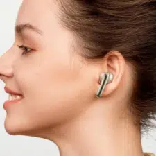 Xiaomi Buds 4 Pro im Ohr