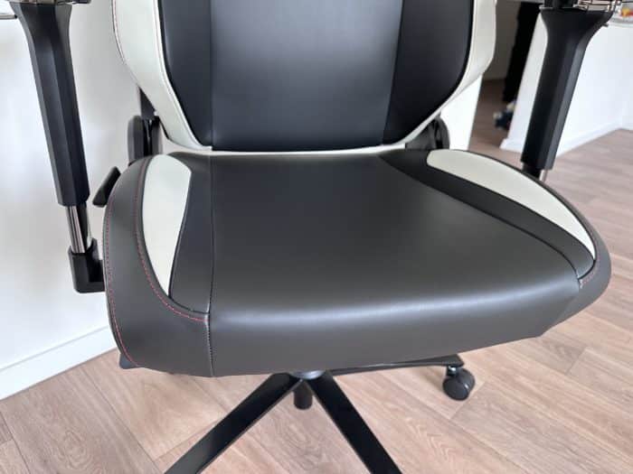 Secretlab TITAN Evo wide seat