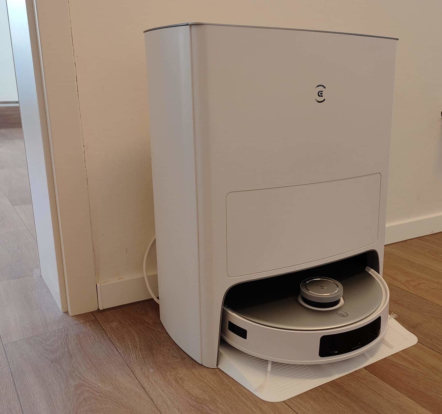 Ecovacs Deebot T20 Test & Review Station und Sauger