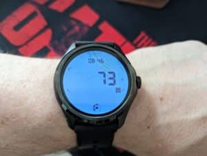 TicWatch Pro 5 Review & Test Informationen auf dem Tranflexiblen Display