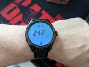 TicWatch Pro 5 Review & Test Informationen auf dem Tranflexiblen Display