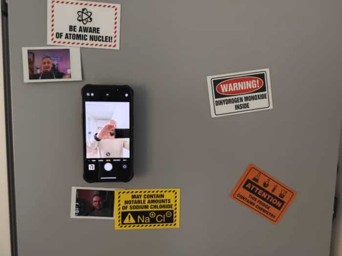 Anker 620 MagGo Phone Grip durch Magnete schnell als Selfi anheftbar