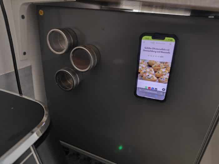 Anker 620 MagGo Phone Grip Nutzung als Kühlschrankmagnet