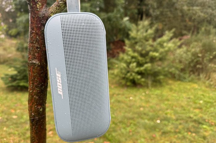 Bose Soundlink Flex Aufgehängt am Baum