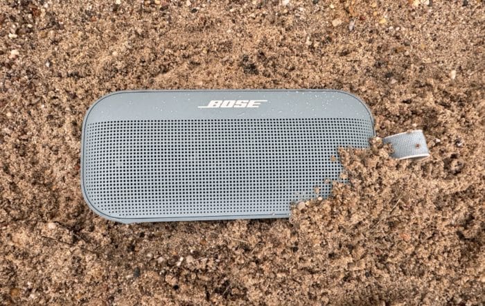 Bose Soundlink Flex Draußen im Sand