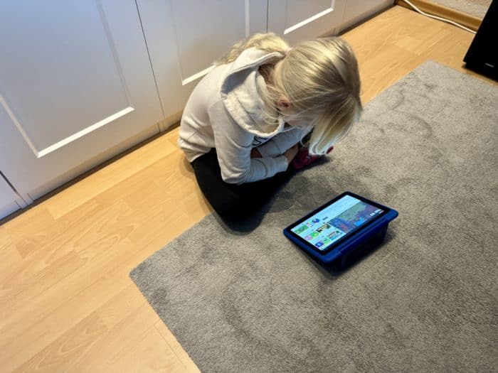 Fire HD 10 Kids Pro
Ständer auf dem Boden