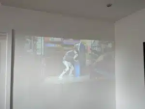 Emotn N1 Full-HD Beamer Kurztest Bild am Tag