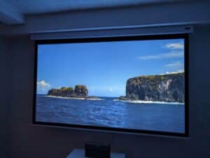 WANBO DaVinci 1 Pro Bildqualität abgedunkelter Raum