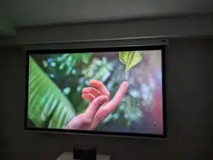 WANBO DaVinci 1 Pro Bildqualität abgedunkelter Raum