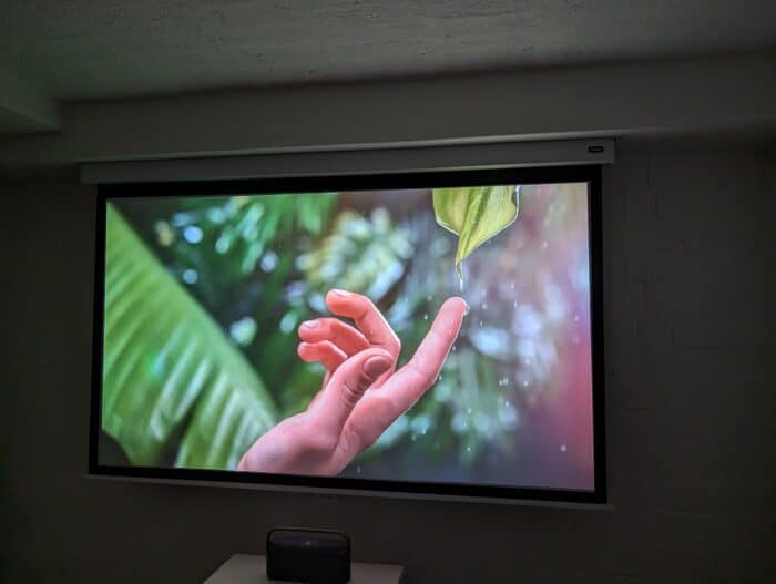 WANBO DaVinci 1 Pro Bildqualität abgedunkelter Raum