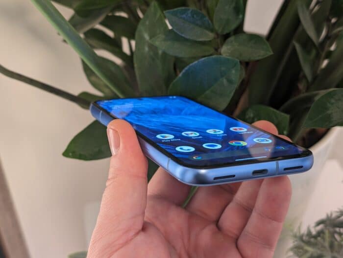 Google Pixel 8a Display