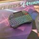 Rii X8 Mini Tastatur mit Touchpad – Die ideale Lösung für Smart TVs und Beamer (2,4 GHz, Kabellos, Farbige Hintergrundbeleuchtung, Scrollrad)