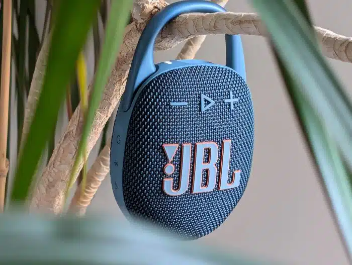 JBL Clip5 aufgehangen