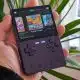 TrimUi Brick – handlicher und mit Spitzendisplay ausgestatteter Retro Handheld (3,2″1024 x 768, Allwinner A133Plus, 3000 mAh, Linux)