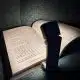 Leselampe für Bücher – Es werde Licht beim Lesen (Buchlicht, Klappbar, Dimmbar, 3 Farbtemperaturen, neigbarer Kopf)