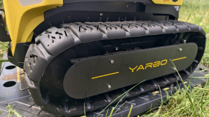 Yarbo Core 
Kettenantrieb