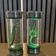 Alien-Röhrendekoration