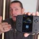 Ampown Magicx Zero 40 –  der Welterste NDS Emulator Handheld (4 Zoll vertikale Ausrichtung, perfekt für NDS, Allwinner 133P Quad-Core, Android 10)