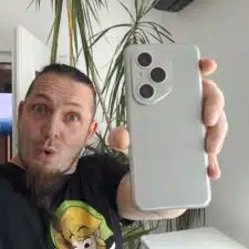 honor 400 Pro in der Hand verblüffter Tester