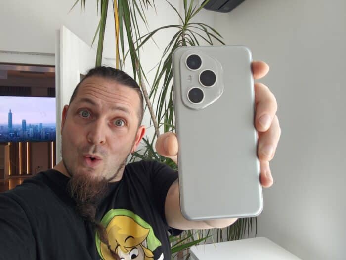 honor 400 Pro in der Hand verblüffter Tester