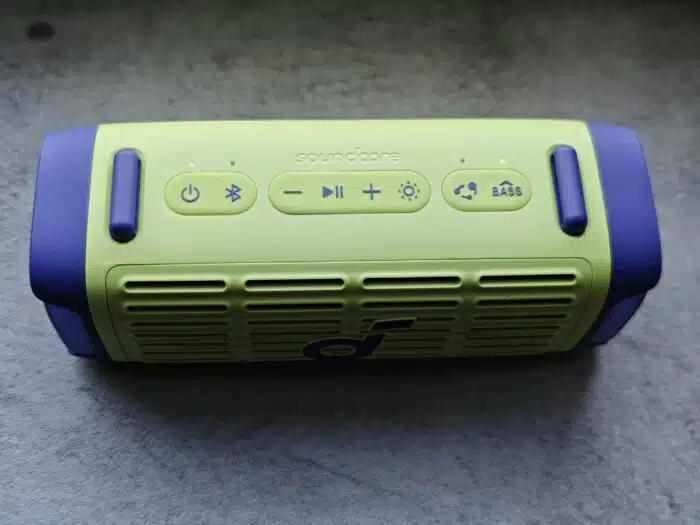 Soundcore Boom 3i Bedienelemente auf der Oberseite