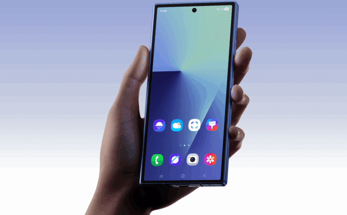 Samsung Galaxy Z Fold7 in der Hand