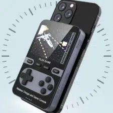 Retro Gaming Powerbank am Smartphone