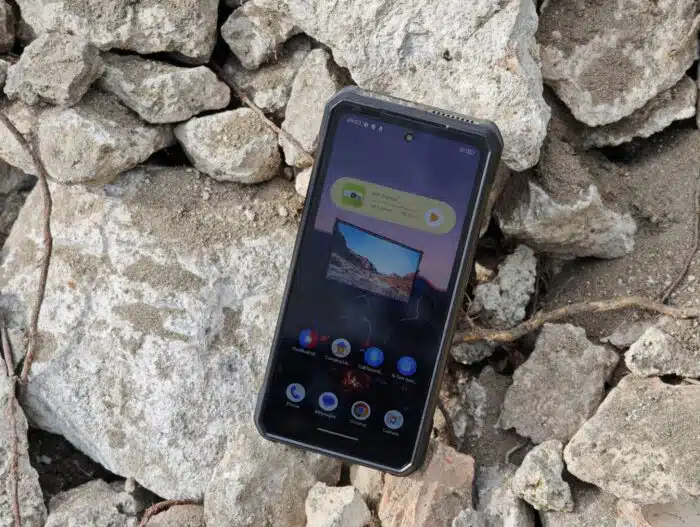 Ulefone Armor 34 Pro auf Steinen