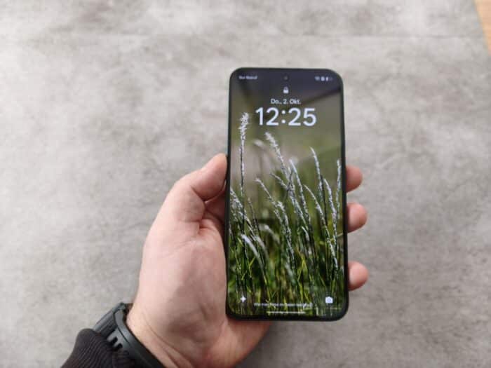OPPO Ren14 FS 5G in der Hand