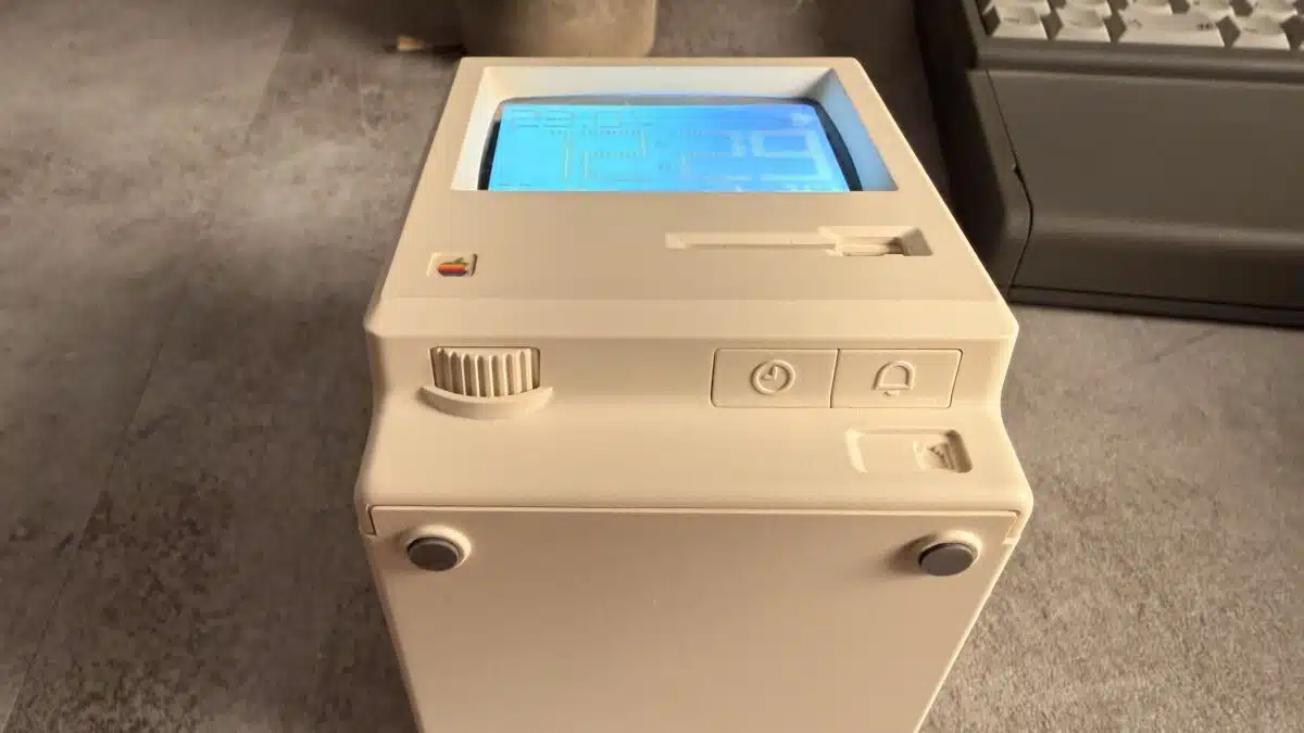 Maclock Macintosh Wecker